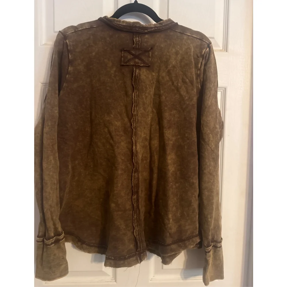 Women's ZENANA Brown Long Sleeve Henley Tee L - Picture 2 of 3